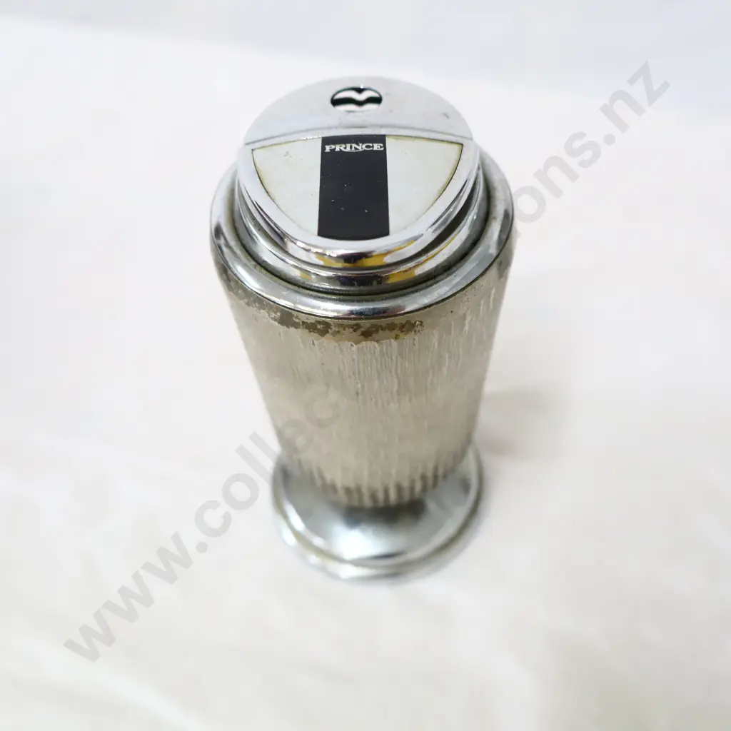 Assorted  Items, Clock, lighter  2x flasks Image 1++