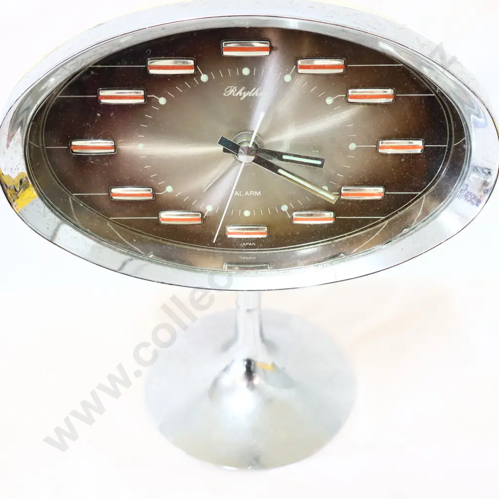 Assorted  Items, Clock, lighter  2x flasks Image 1++