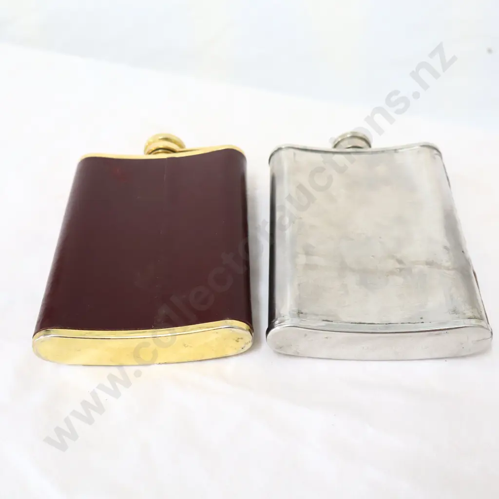 Assorted  Items, Clock, lighter  2x flasks Image 1++