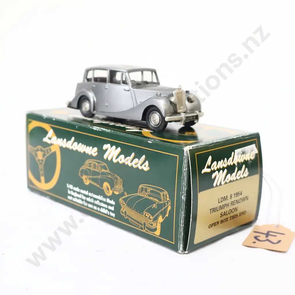 1/43 Landsdown Models LDM. 8 1954 Triumph Renown Saloon Image 1++