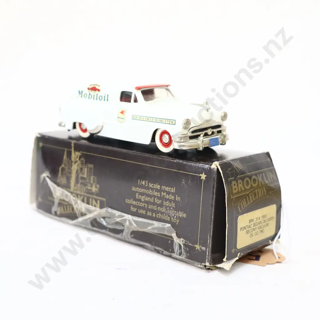 1/43 Brooklin Models 1953 Pontiac Sedan Delivery Mobil Oil Image 1++