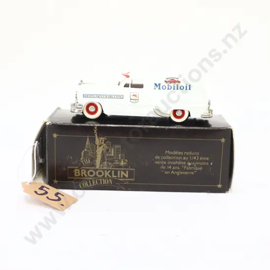 1/43 Brooklin Models 1953 Pontiac Sedan Delivery Mobil Oil