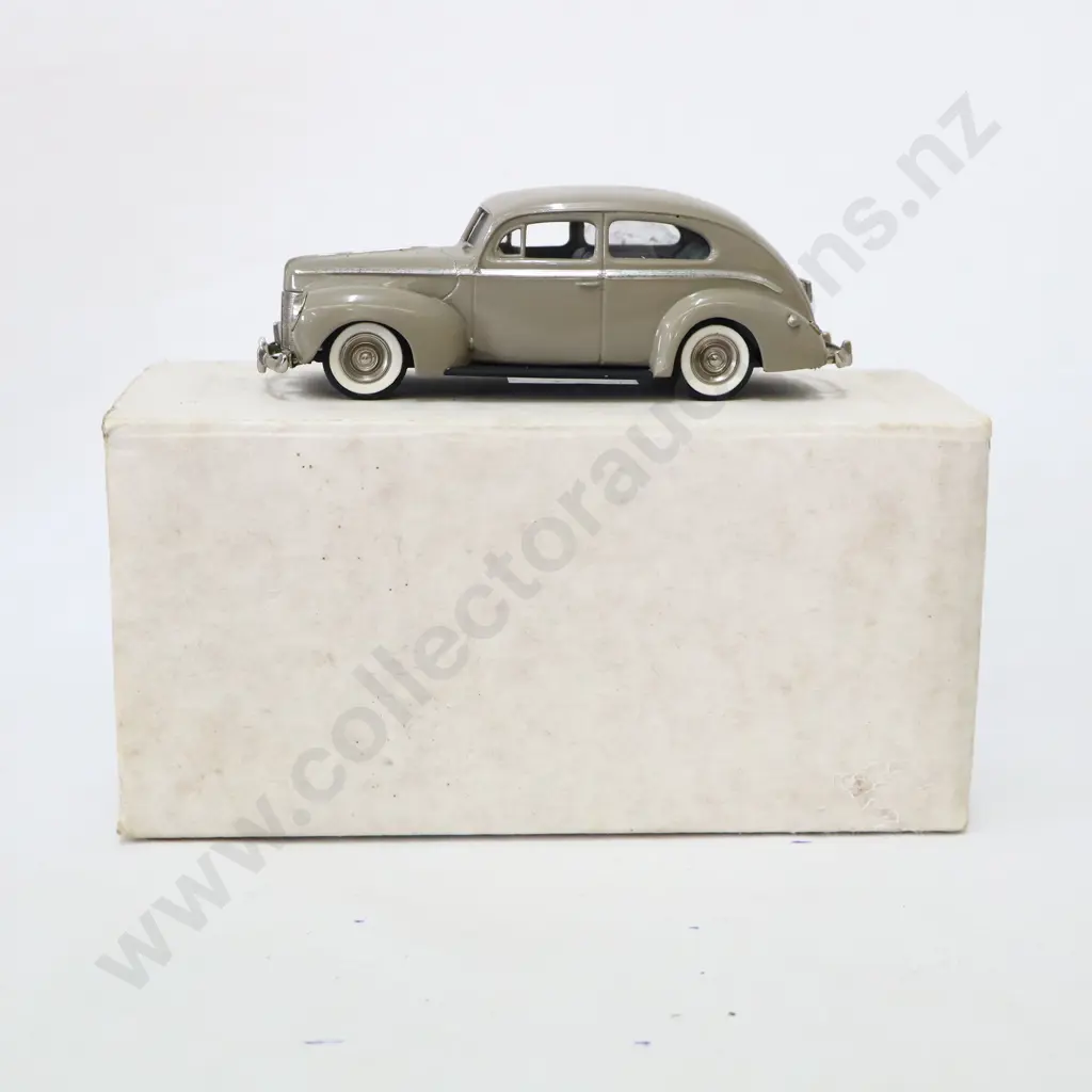 1/43 USA Models 1940 Ford Two Door Sedan Image 1++