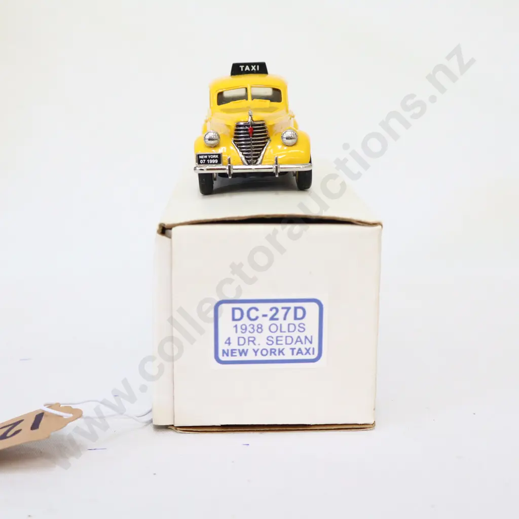 1/43 Durham Classics 1938 Oldsmobile 4 Door Sedan Taxi 1 of 250 Image 1++