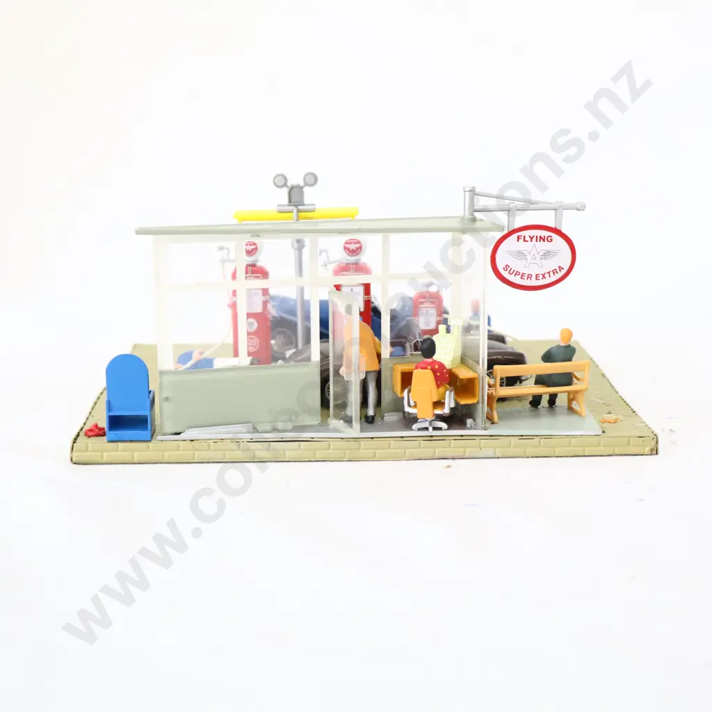 1/43 Diorama Gas Station Image 1++