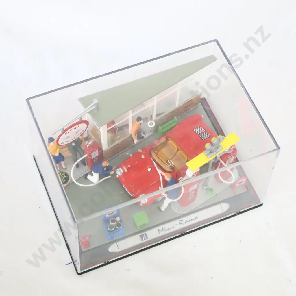 1/43 Diorama Service Station Boxed Image 1++