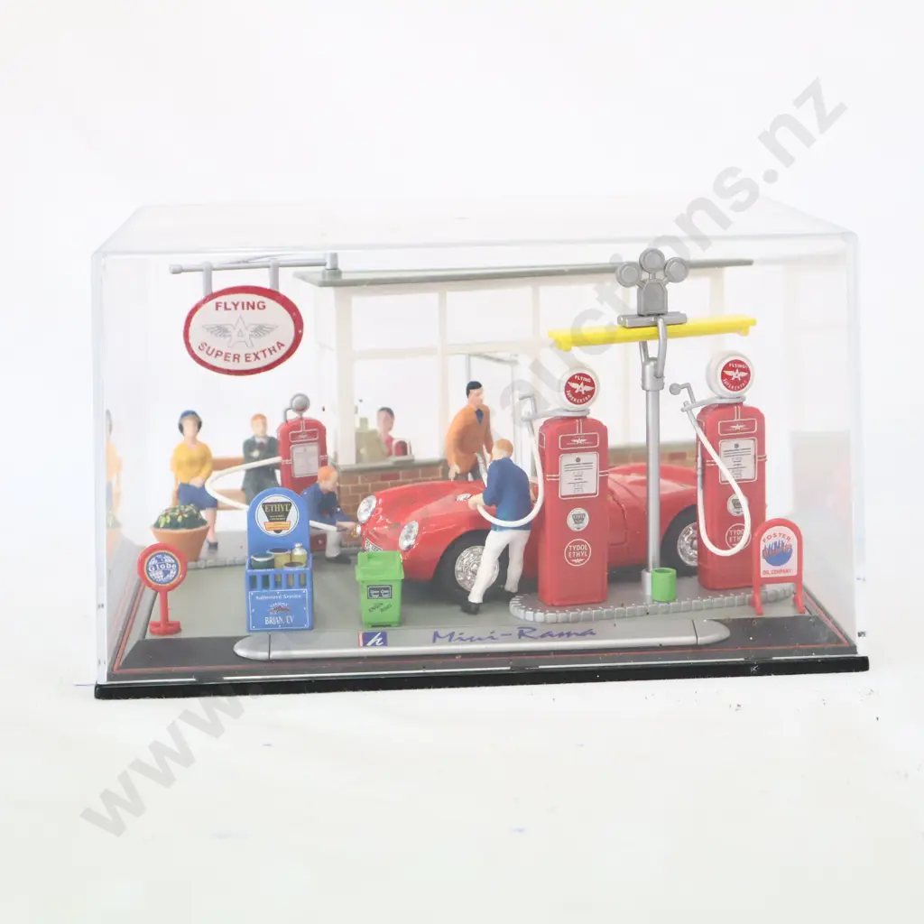 1/43 Diorama Service Station Boxed Image 1++
