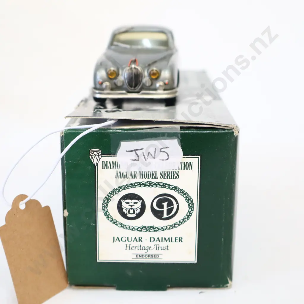 1/43 Diamond Jubilee Jaguar Model Series Jaguar MK 2 Image 1++