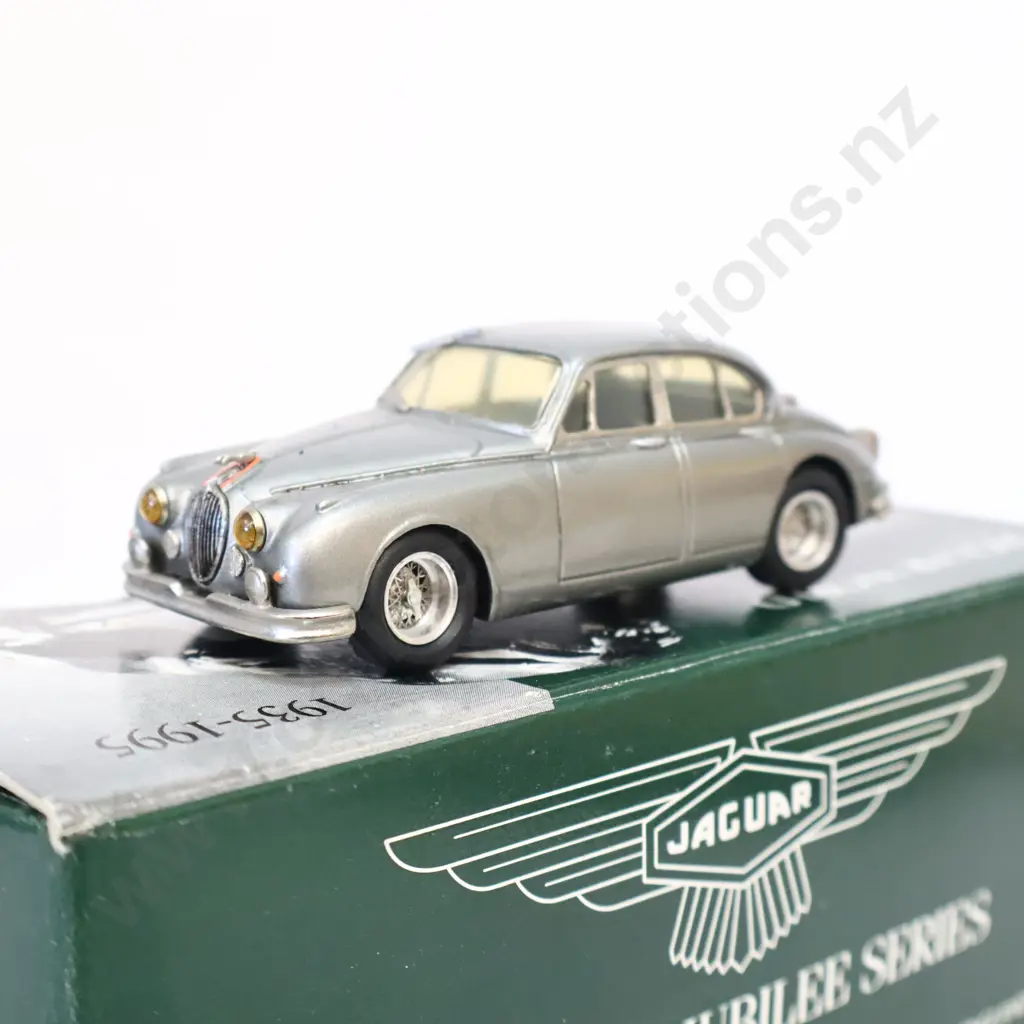 1/43 Diamond Jubilee Jaguar Model Series Jaguar MK 2 Image 1++
