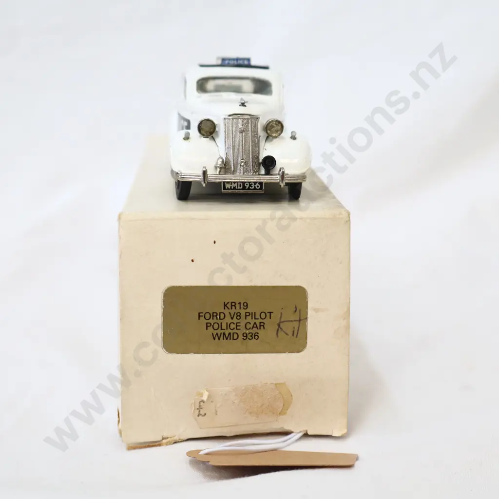 1/43 K & R Replicas Ford V8 Pilot Police Car Image 1++