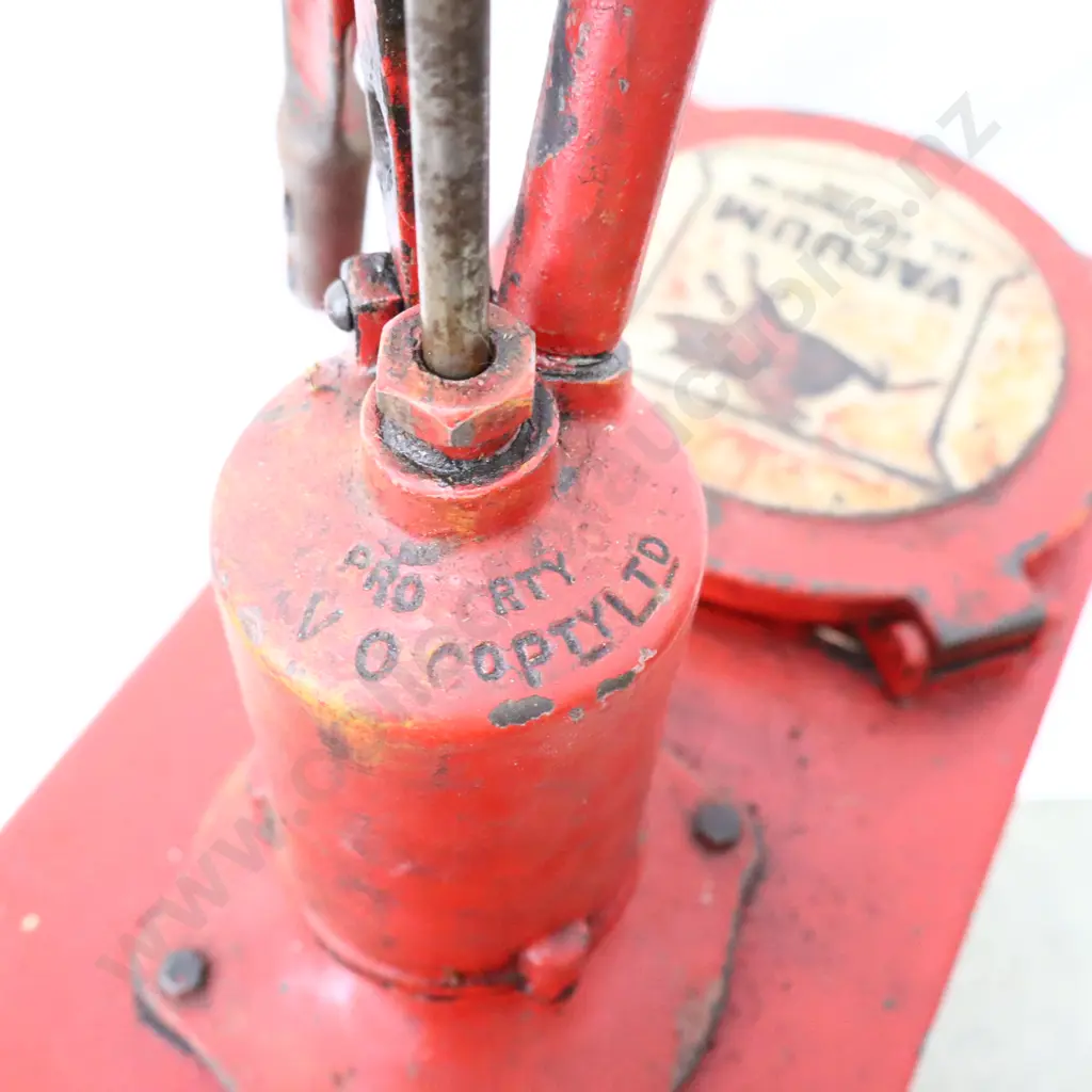 Mobil Oil High Boy Oil Pump With Embossed Lid Image 1++