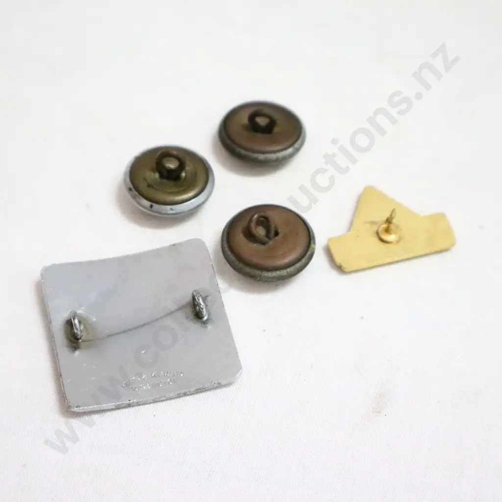 Enamel BP Badge, BP Club 55 Badge and 3 BP Buttons Image 1++