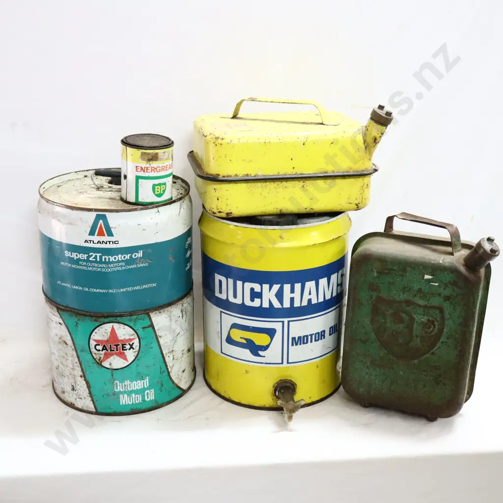 Duckham's, Atlantic Super T2 And Caltex Drums. BP and Shell Lesco Pourer Tins x 2 + BP Energrease Tin Image 1++