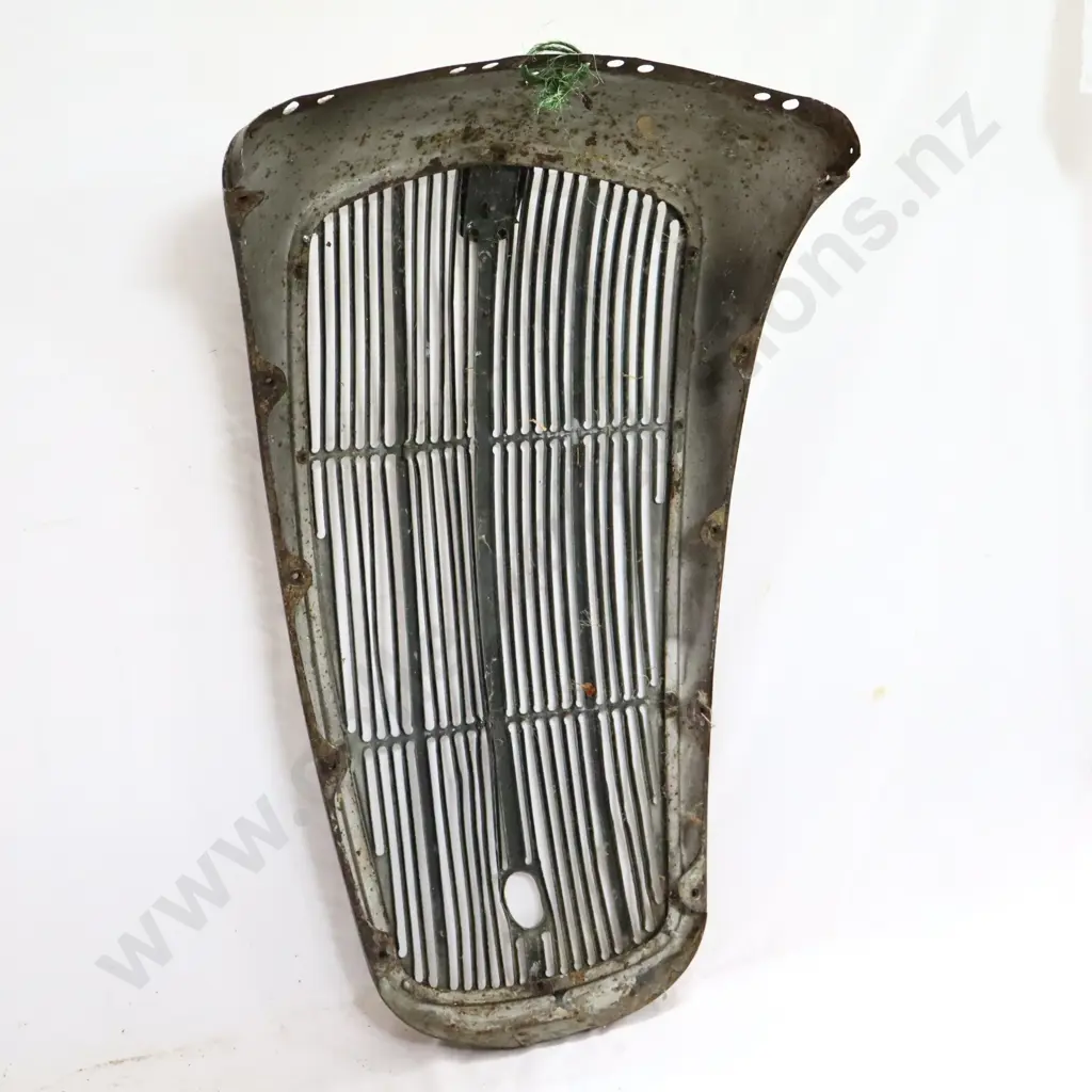 Morris 8 Car Grill Image 1++