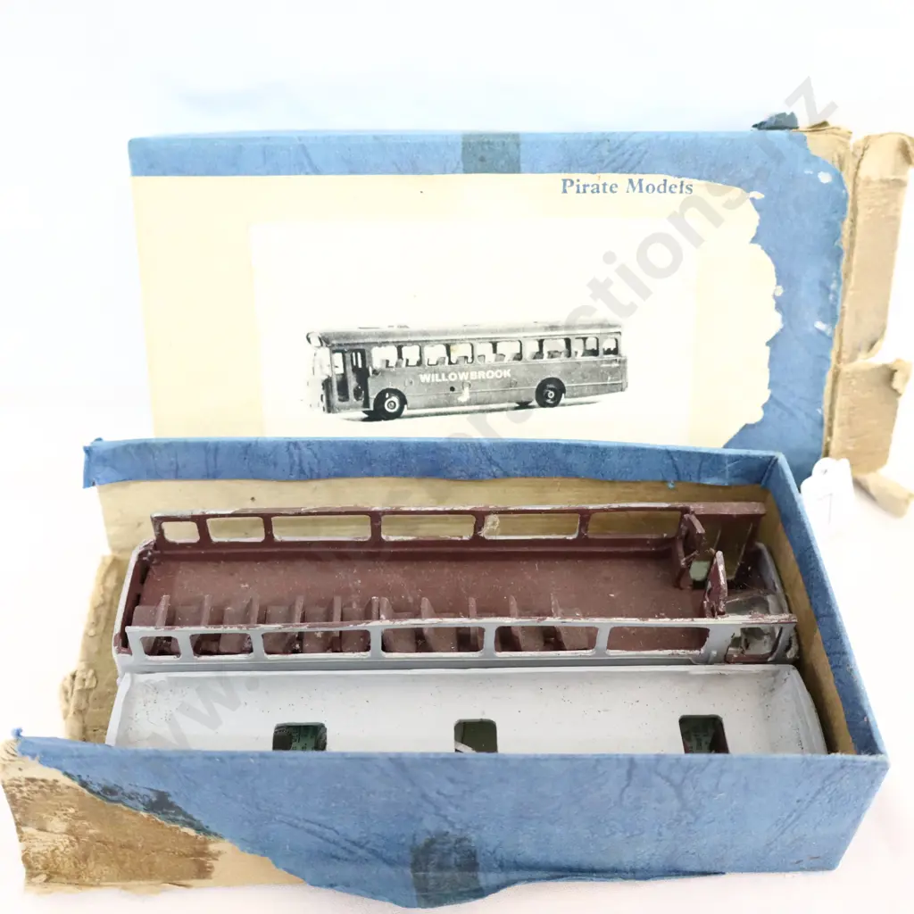 1/43 Unmade Kit Willow Brook Bus Image 1++
