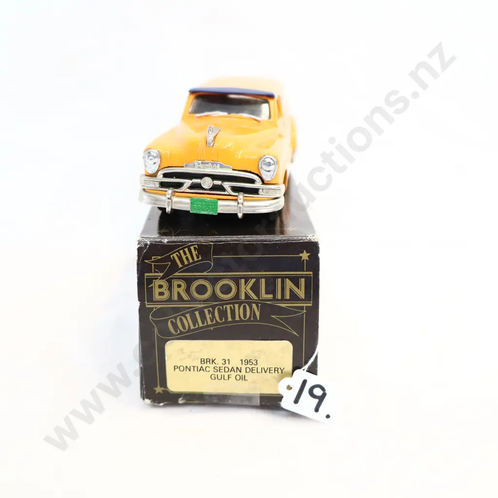 1/43 Brooklin Models 1953 Pontiac Sedan Image 1++