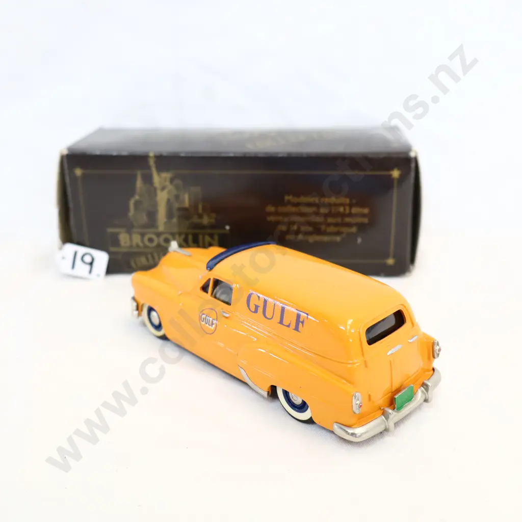 1/43 Brooklin Models 1953 Pontiac Sedan Image 1++