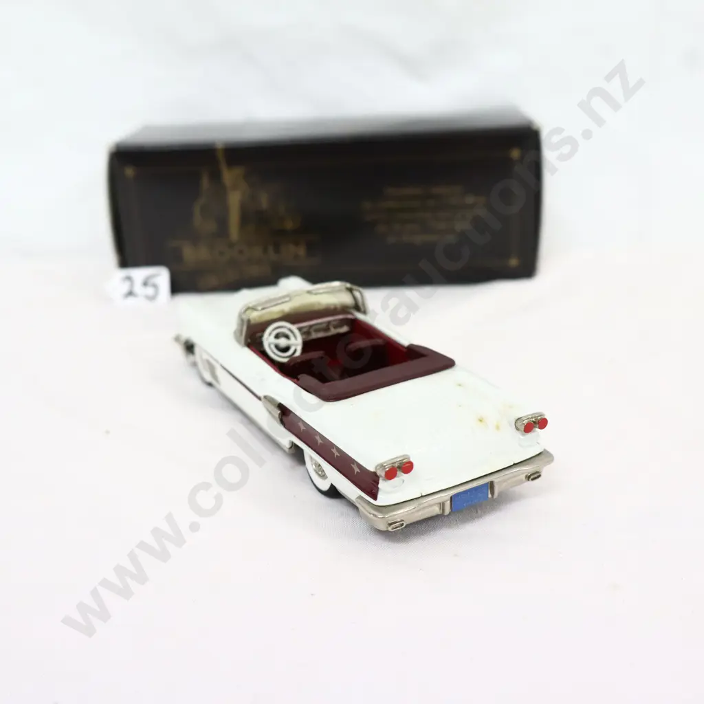 1/43 Brooklin Models 1958 Pontiac Bonneville Image 1++