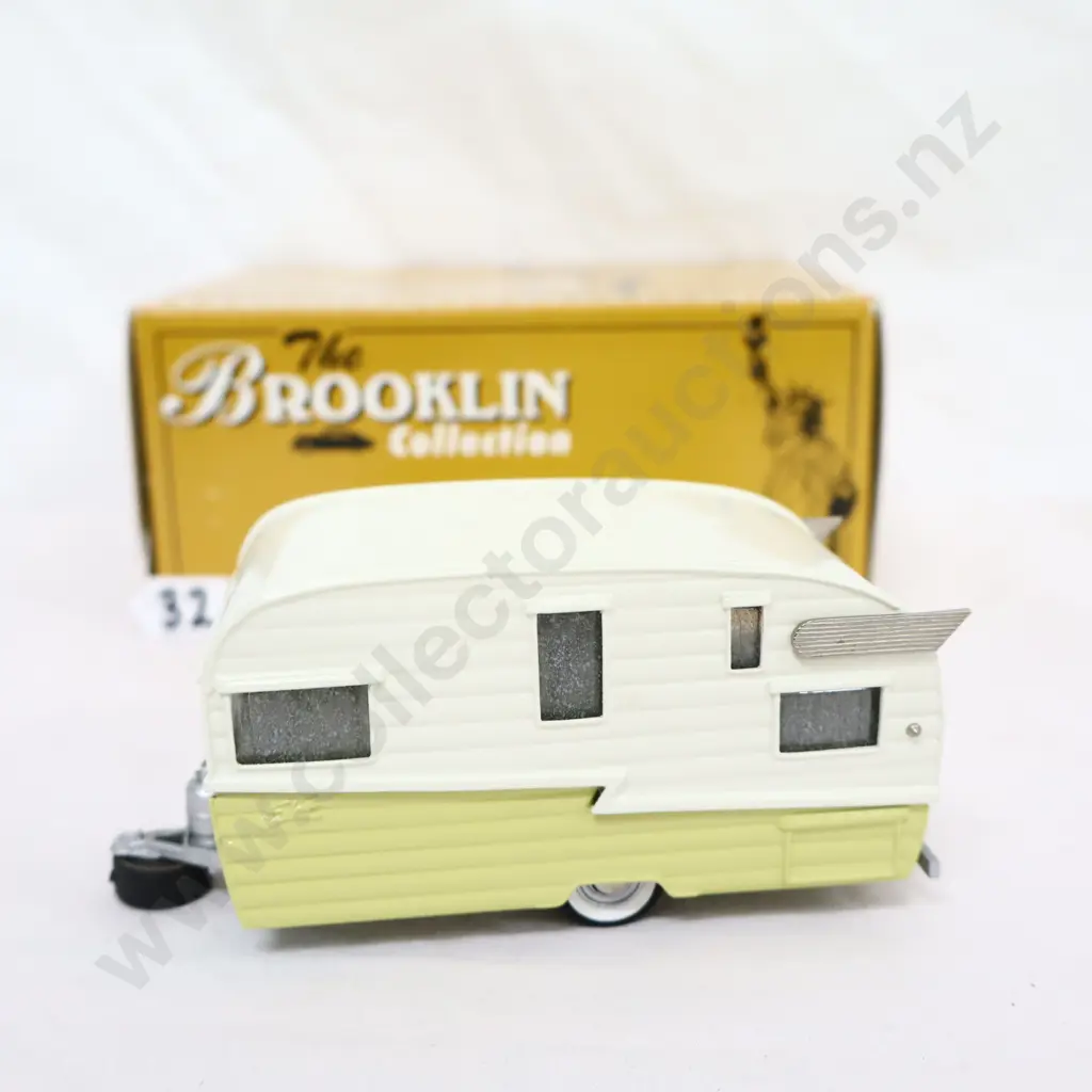 1/43 Brooklin Models 1958 Shasta Air Flyte Image 1++