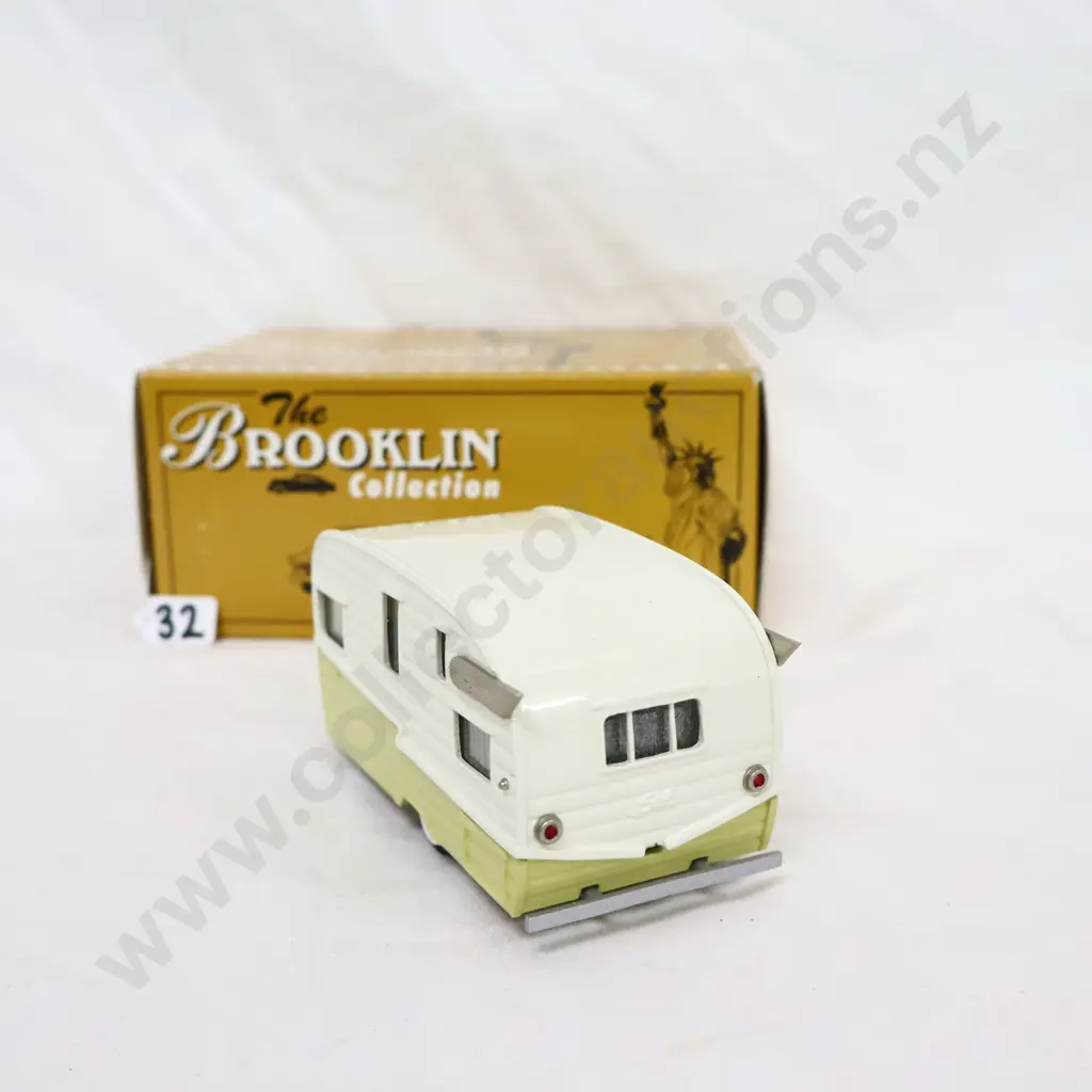 1/43 Brooklin Models 1958 Shasta Air Flyte Image 1++