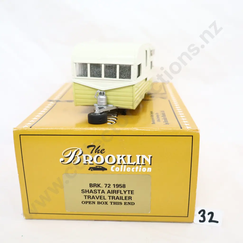1/43 Brooklin Models 1958 Shasta Air Flyte Image 1++