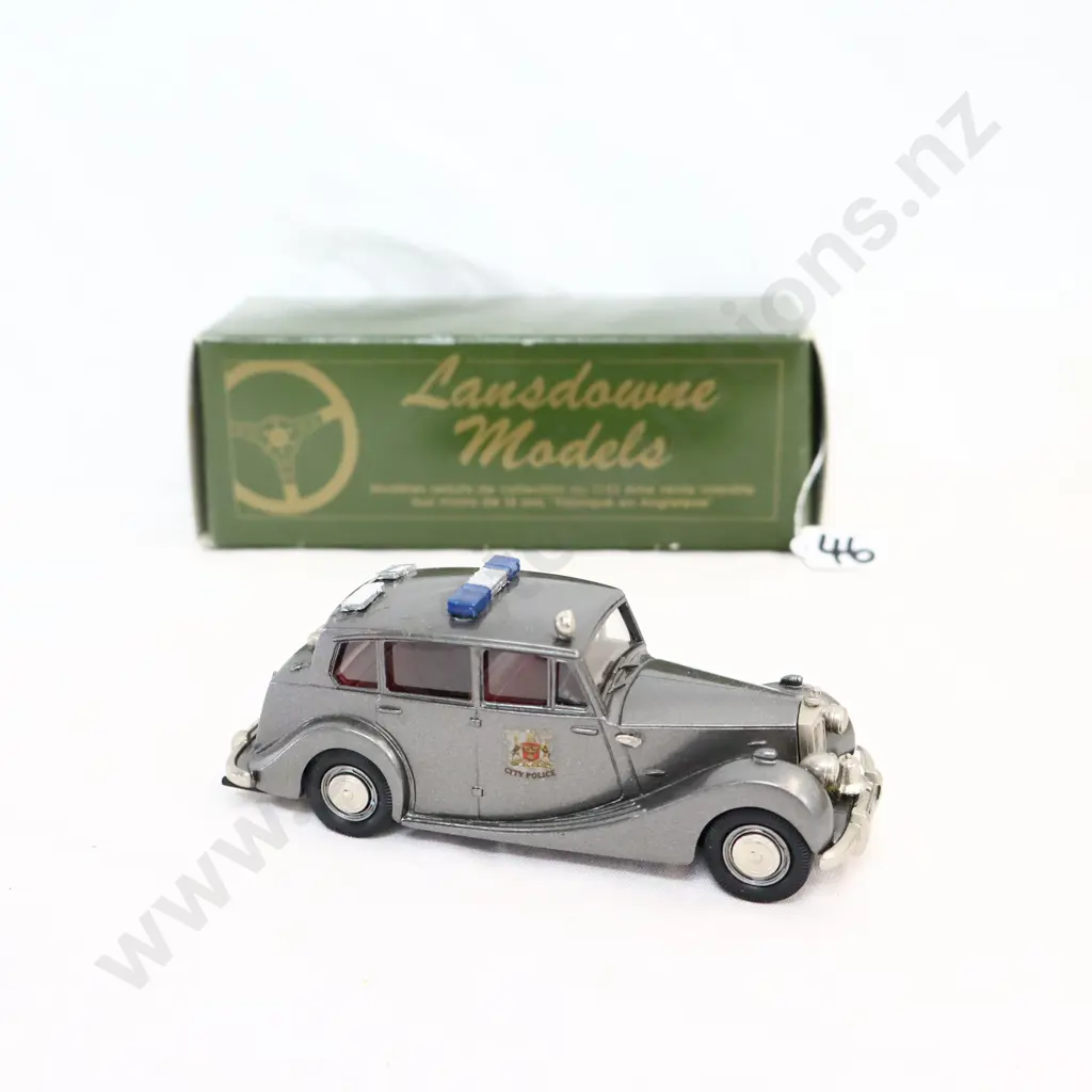 1/43 Landsdown Models 1954 Triumph Renown Image 1++