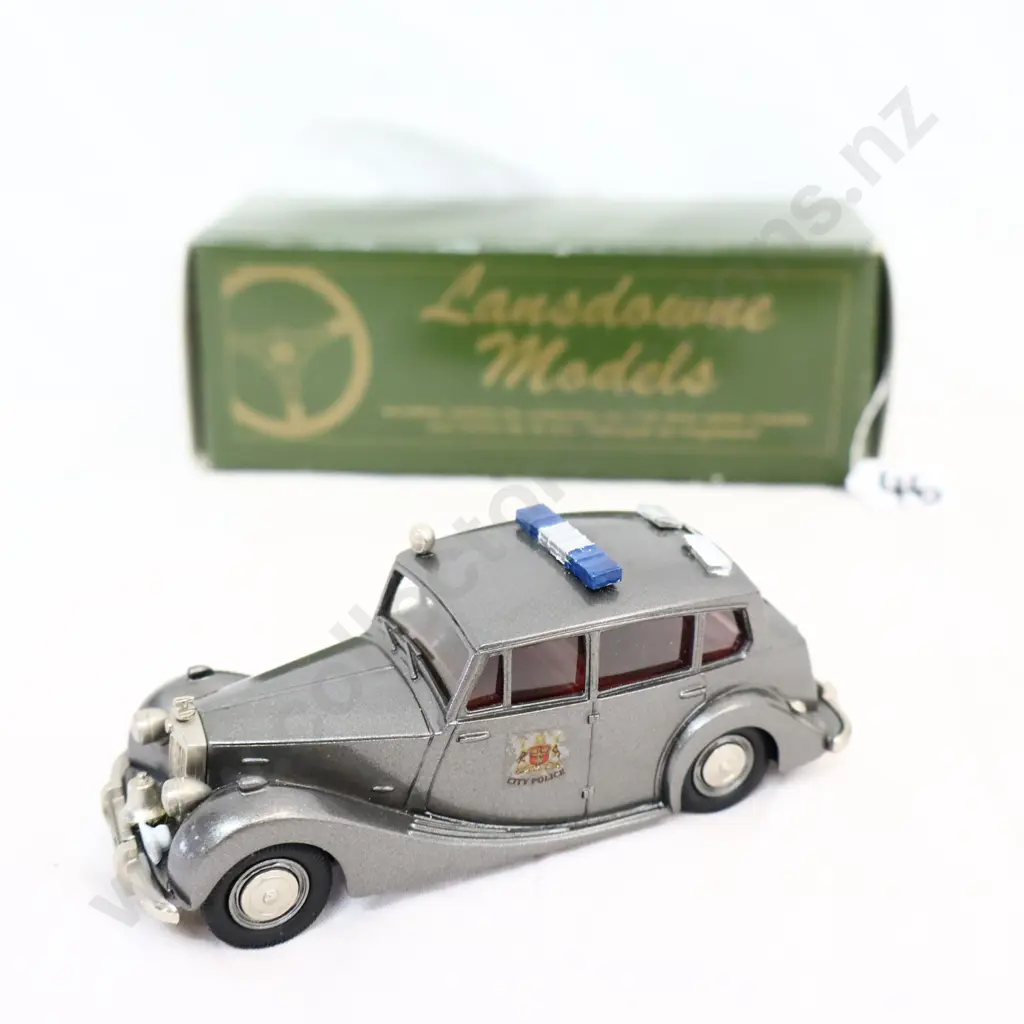 1/43 Landsdown Models 1954 Triumph Renown Image 1++