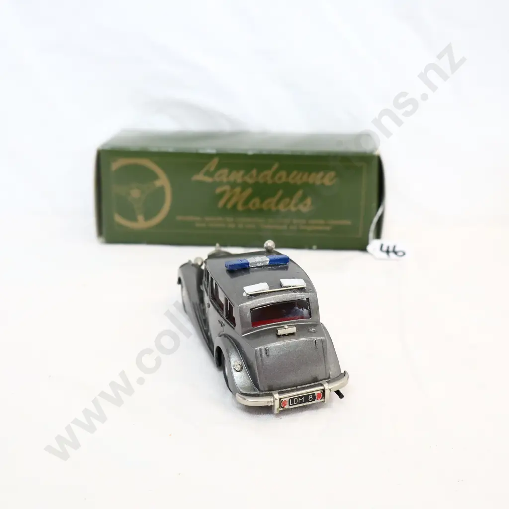 1/43 Landsdown Models 1954 Triumph Renown Image 1++
