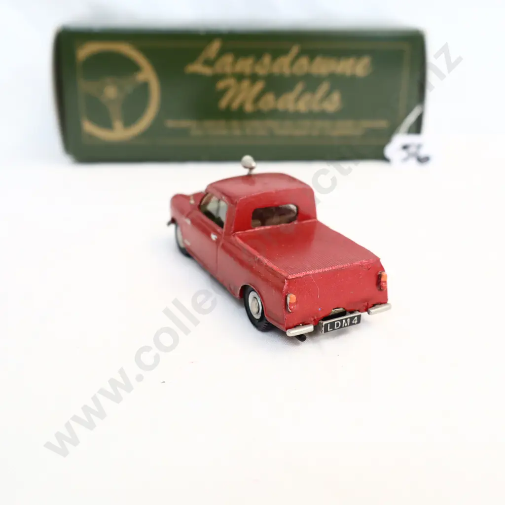 1/43 Landsdown Models 1962 Morris Mini Van Mk 1 Image 1++