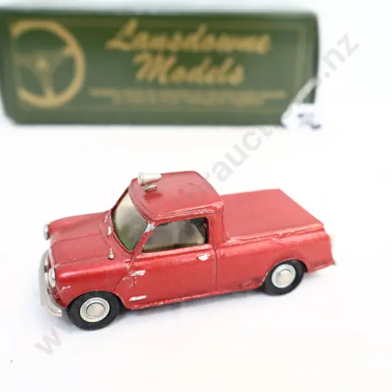 1/43 Landsdown Models 1962 Morris Mini Van Mk 1