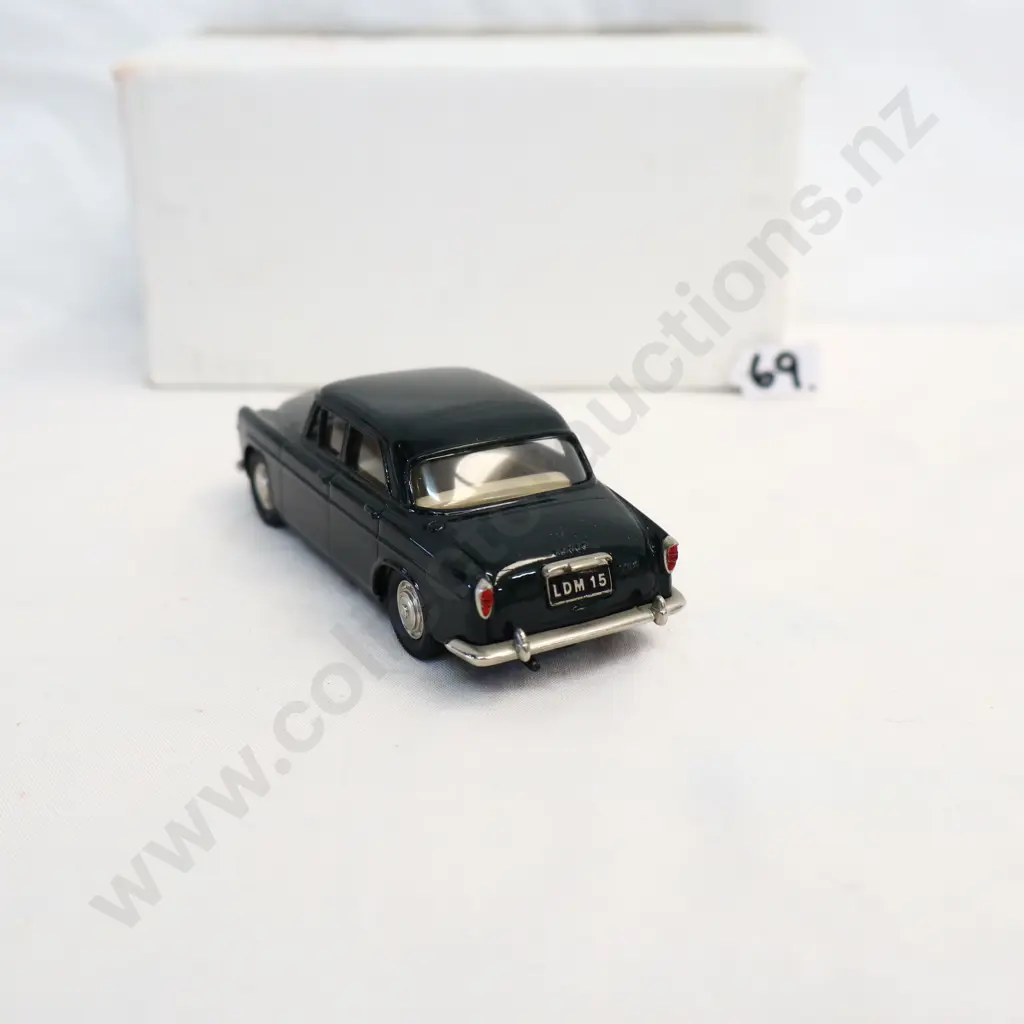 1/43 Landsdown Models 1965 Rover P5 Image 1++