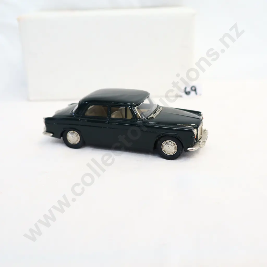 1/43 Landsdown Models 1965 Rover P5 Image 1++