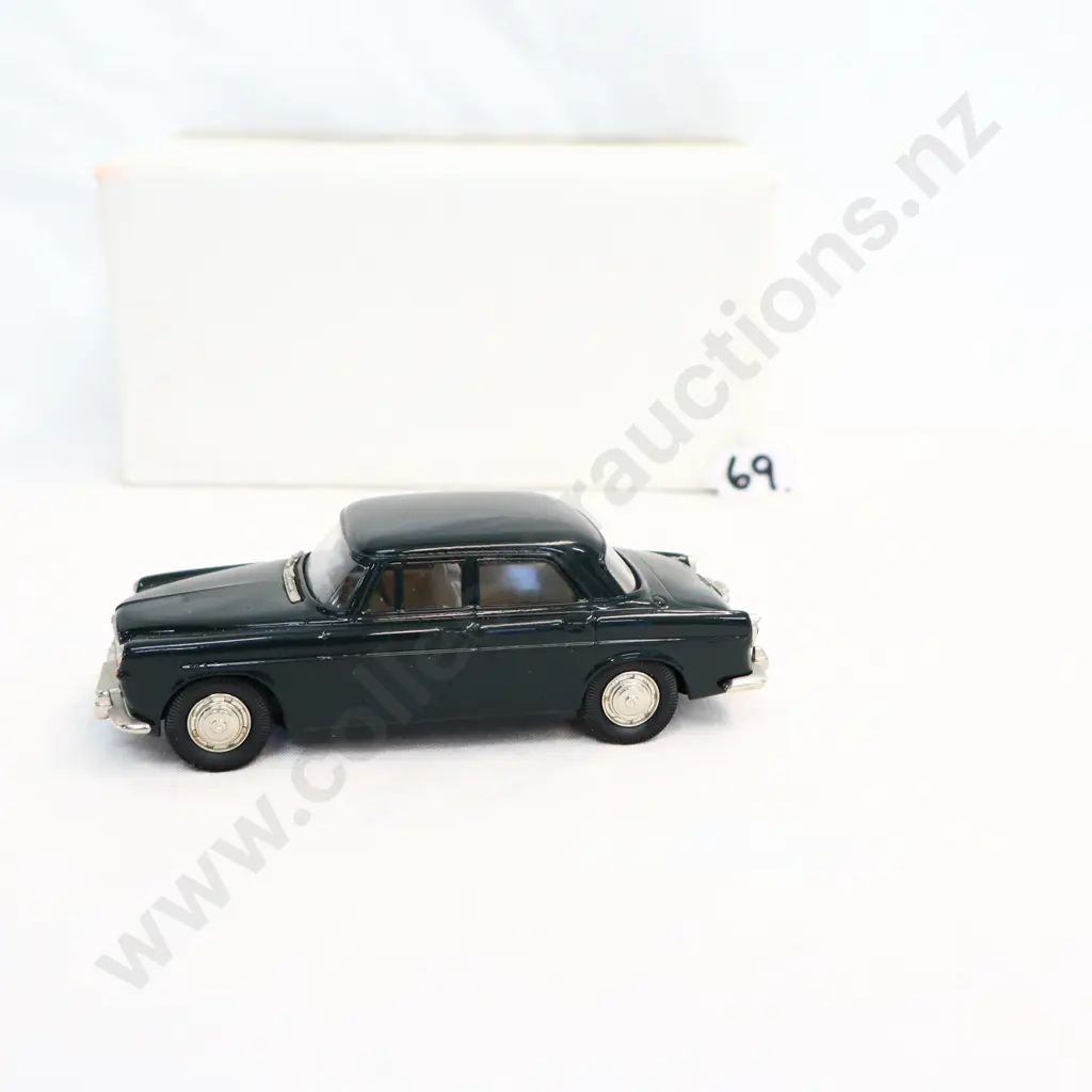 1/43 Landsdown Models 1965 Rover P5 Image 1++