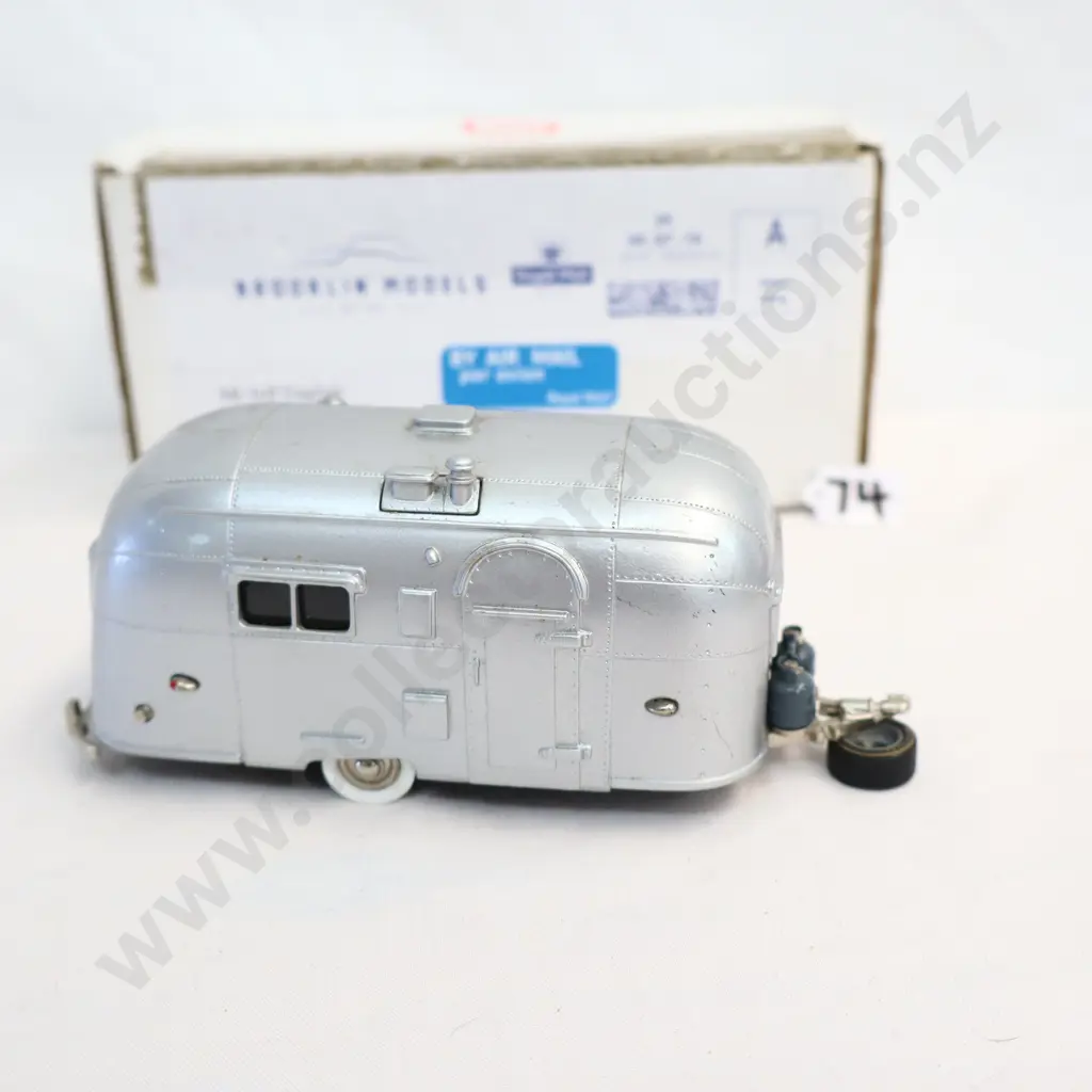 1/43 Brooklin Models 1953 American Caravan Image 1++