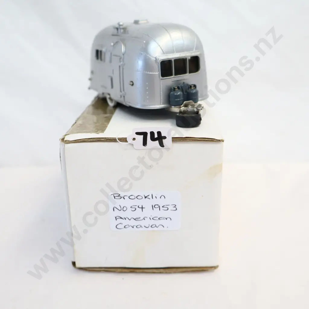 1/43 Brooklin Models 1953 American Caravan Image 1++