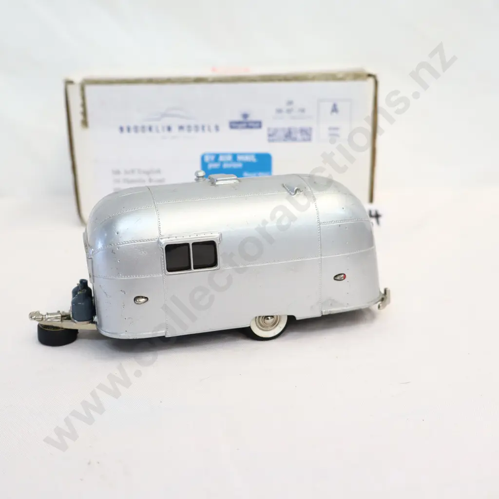 1/43 Brooklin Models 1953 American Caravan Image 1++