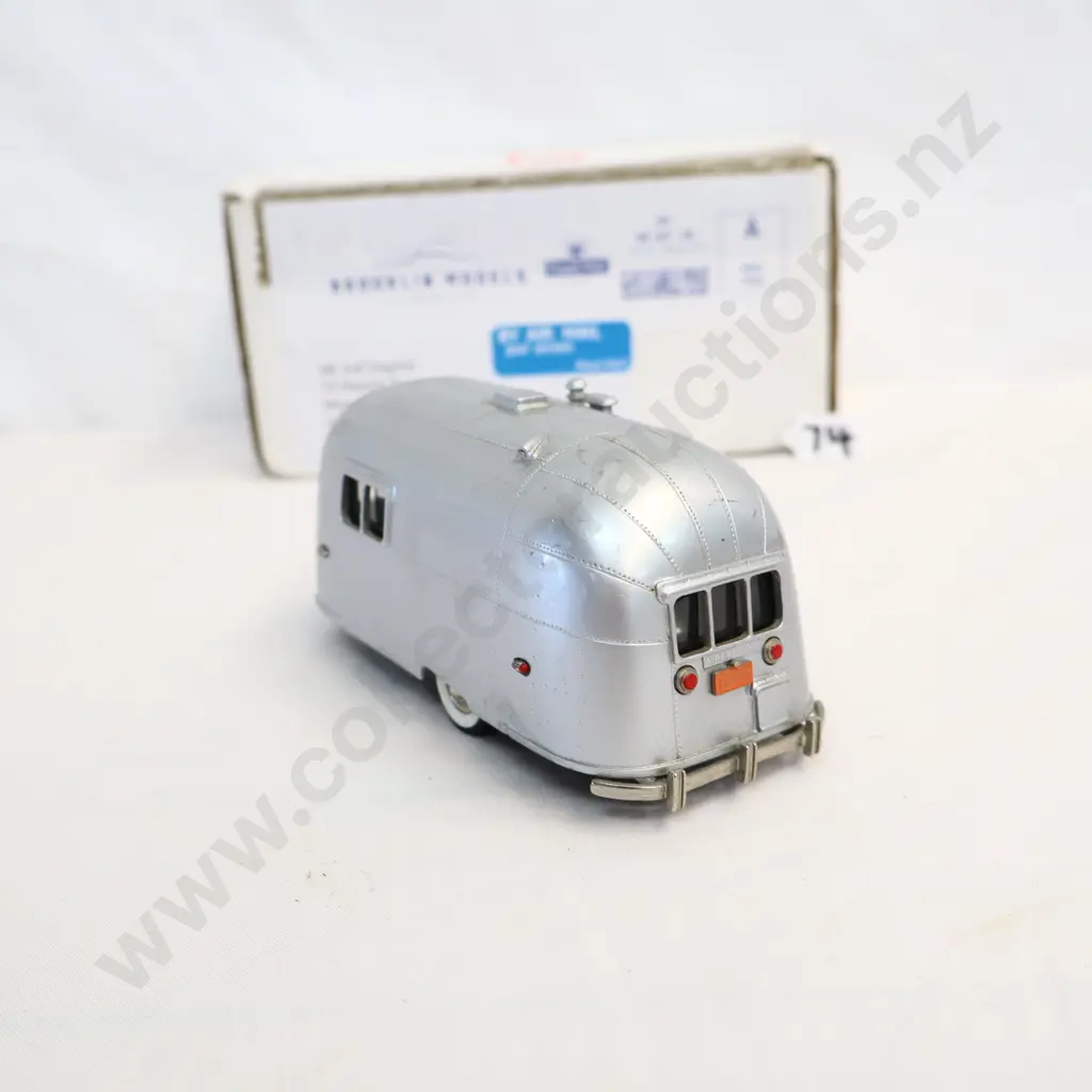 1/43 Brooklin Models 1953 American Caravan Image 1++