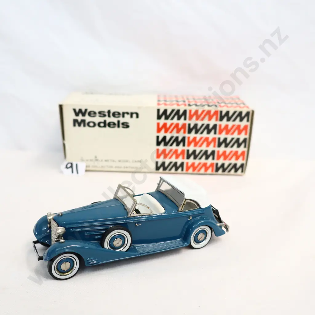 1/43 Western Models Western Models 1933 Chrysler Imperial Image 1++