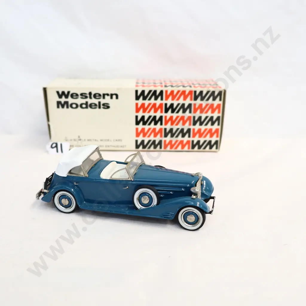 1/43 Western Models Western Models 1933 Chrysler Imperial Image 1++