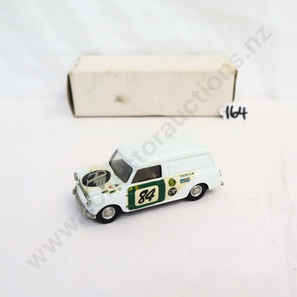 1/43 British Motoring Classic Mini Van Image 1++
