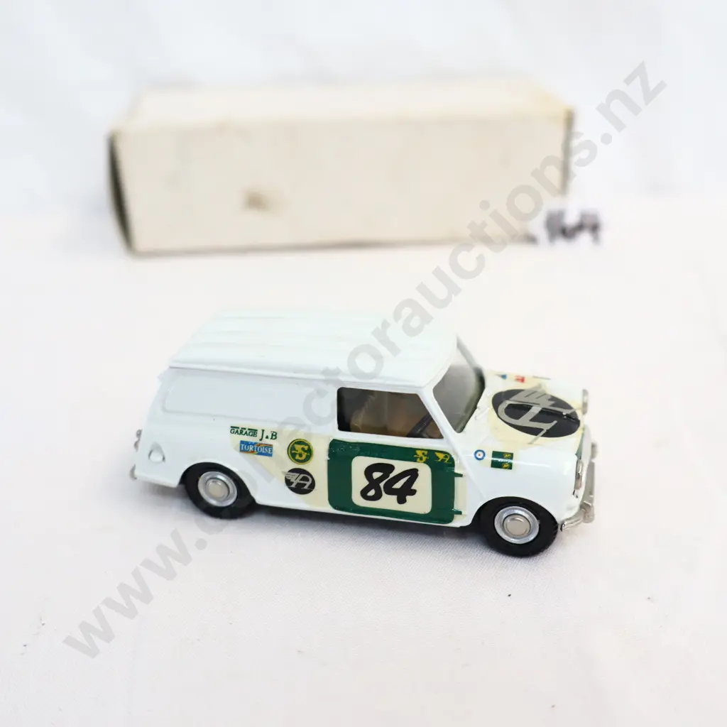 1/43 British Motoring Classic Mini Van Image 1++