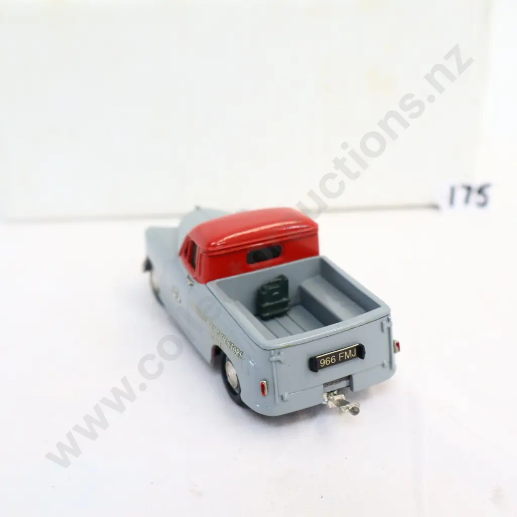 1/43 Kenna Models Vanguard Pick Up Image 1++