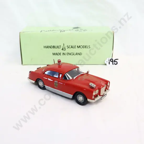 1/43 Pathfinder Models 1960 Facel Vega  HK500