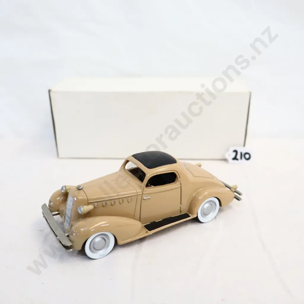 1/43 Nostalgic Models 1934 La Salle Image 1++