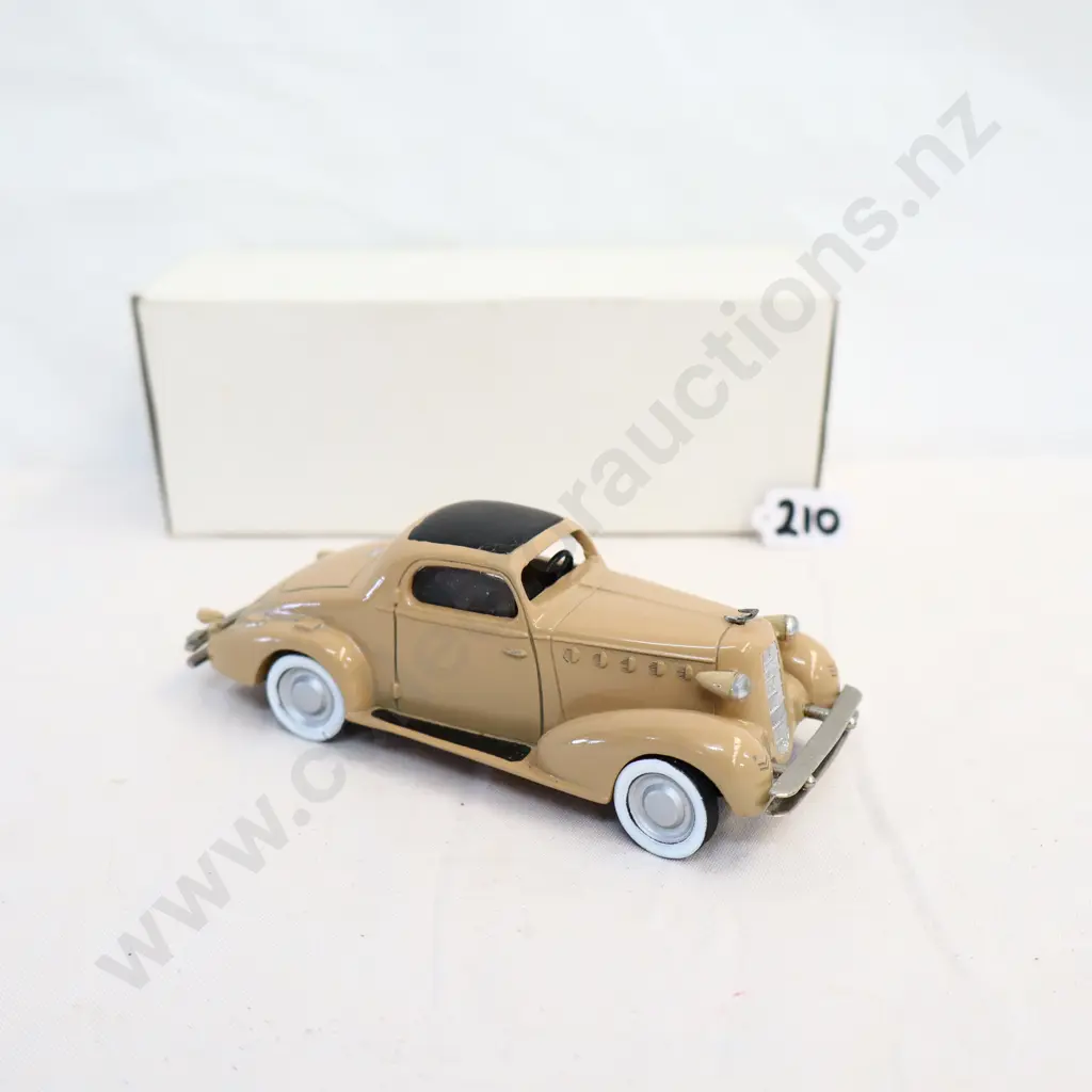 1/43 Nostalgic Models 1934 La Salle Image 1++