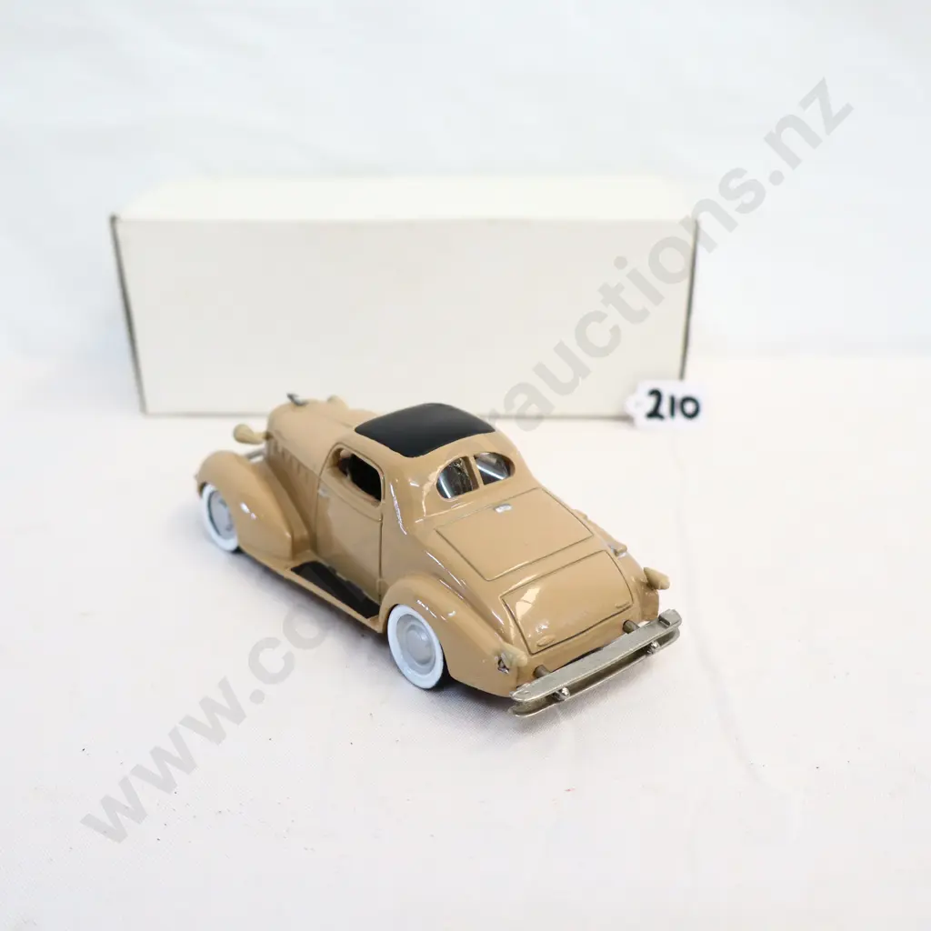 1/43 Nostalgic Models 1934 La Salle Image 1++