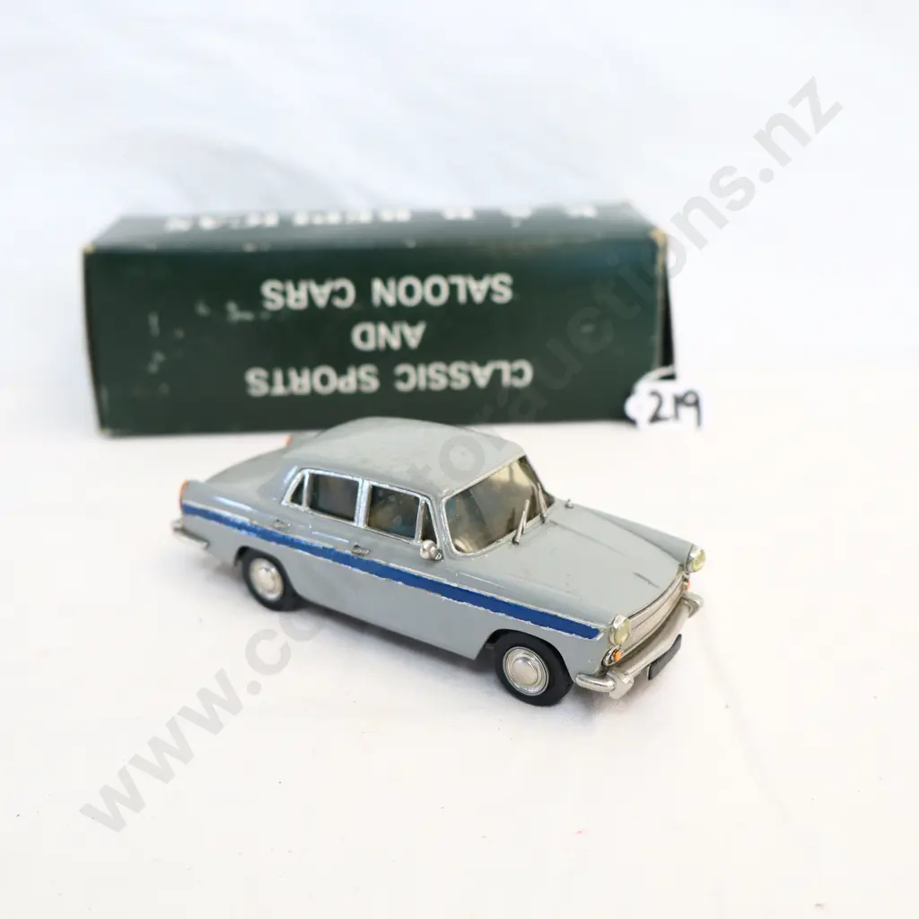 1/43 K & R Replicas Austin A60 Cambridge Image 1++