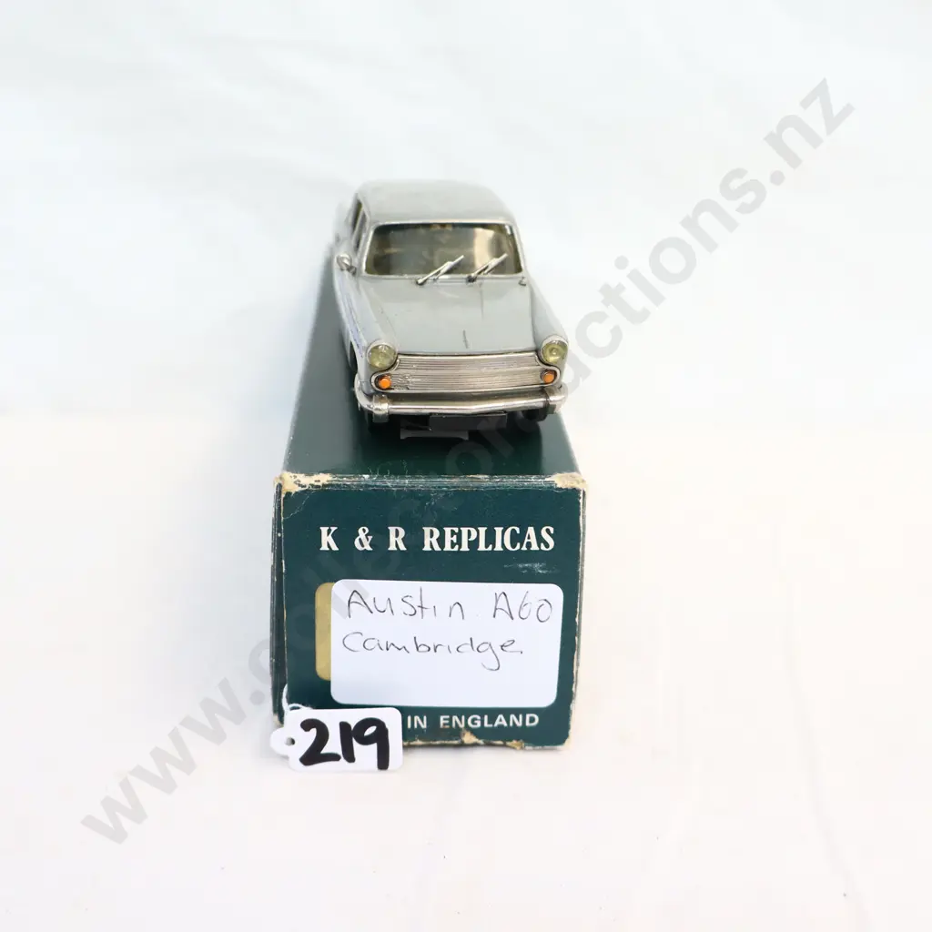 1/43 K & R Replicas Austin A60 Cambridge Image 1++