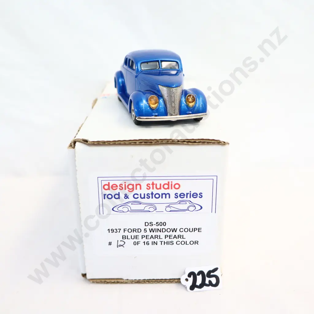 1/43 Design Studio 1937 Ford 5 Window Couple No 12 of 16 Image 1++