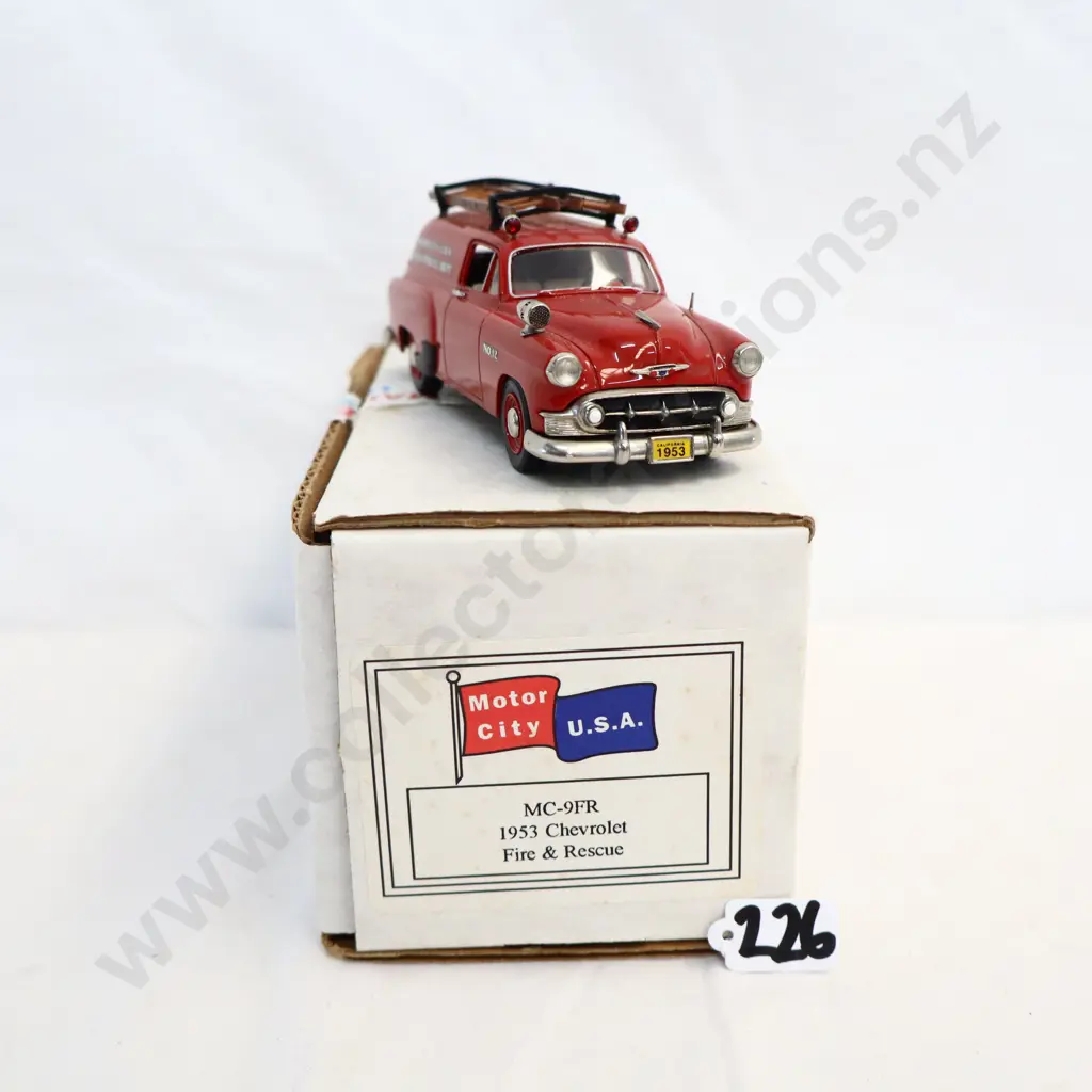 1/43 Motor City USA 1953 Chevrolet Fire Rescue Image 1++